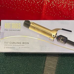Hot Tools Pro Signature 1 1/2” Curling Iron NIB